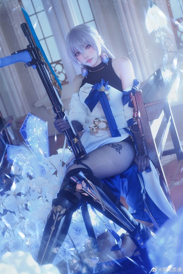 黑龙贯通的《崩坏：星穹铁道》布洛妮娅Cosplay展示-4